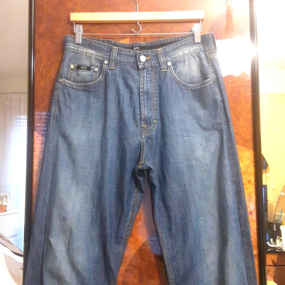 Hugo Boss jeans straight leg  size 30-32